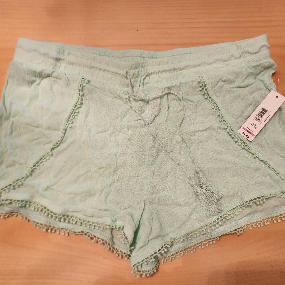 NWT! No Boundries womens shorts